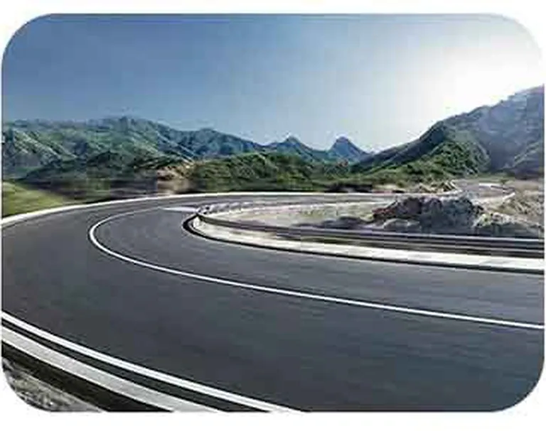 Sistema solare accanto a un’autostrada